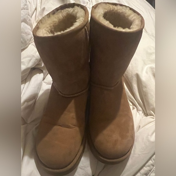 UGG Brown Classic tan Chestnut caramel Short warm comfy cabin Shearling Boots 9 - Picture 5 of 16
